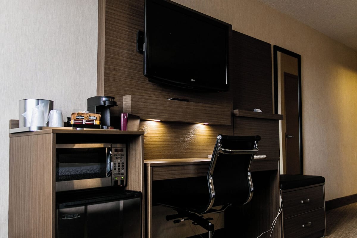 1 bedroom, desk, laptop workspace, blackout curtains