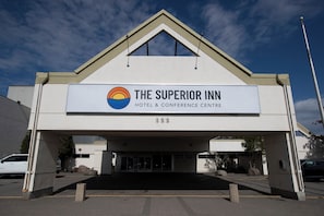 Exterior - Superior Inn Hotel and Conference Centre Thunder Bay (Thunder Bay)