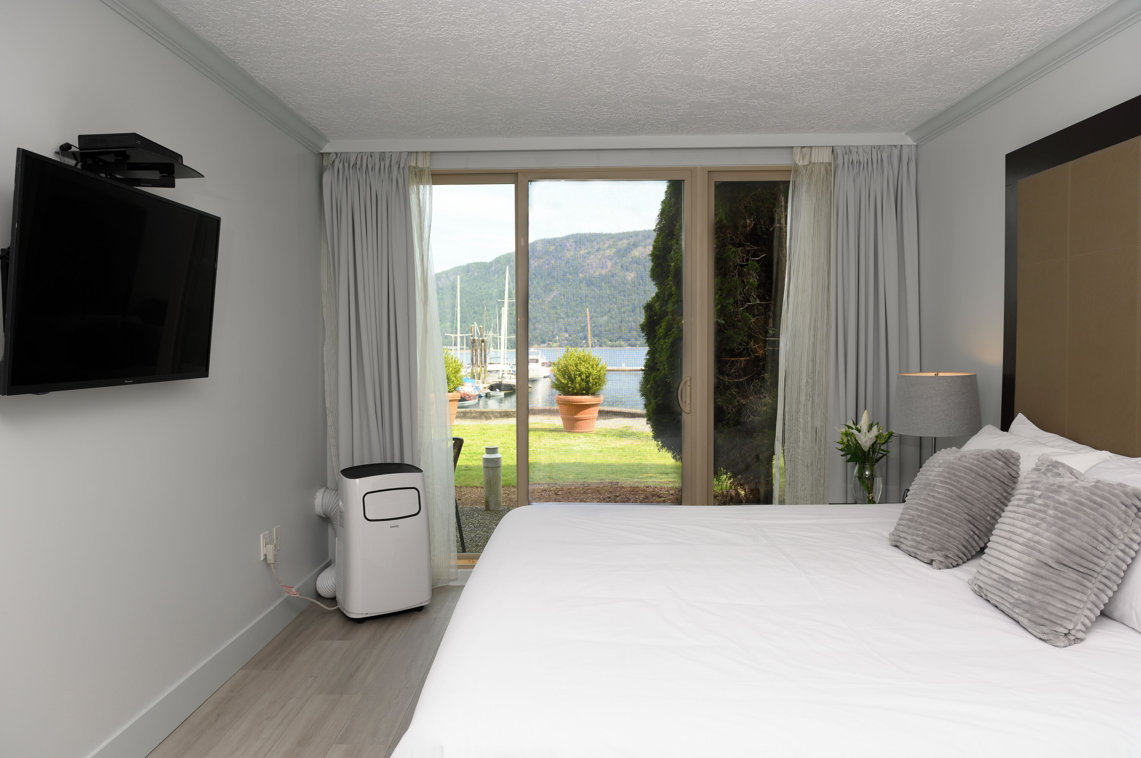 suite, 1 bedroom, patio, ocean view (pet friendly) | 1 bedroom, hypo-allergenic bedding, down duvets, in-room safe