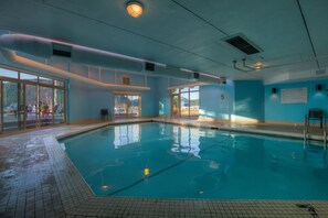 Indoor pool, pool loungers