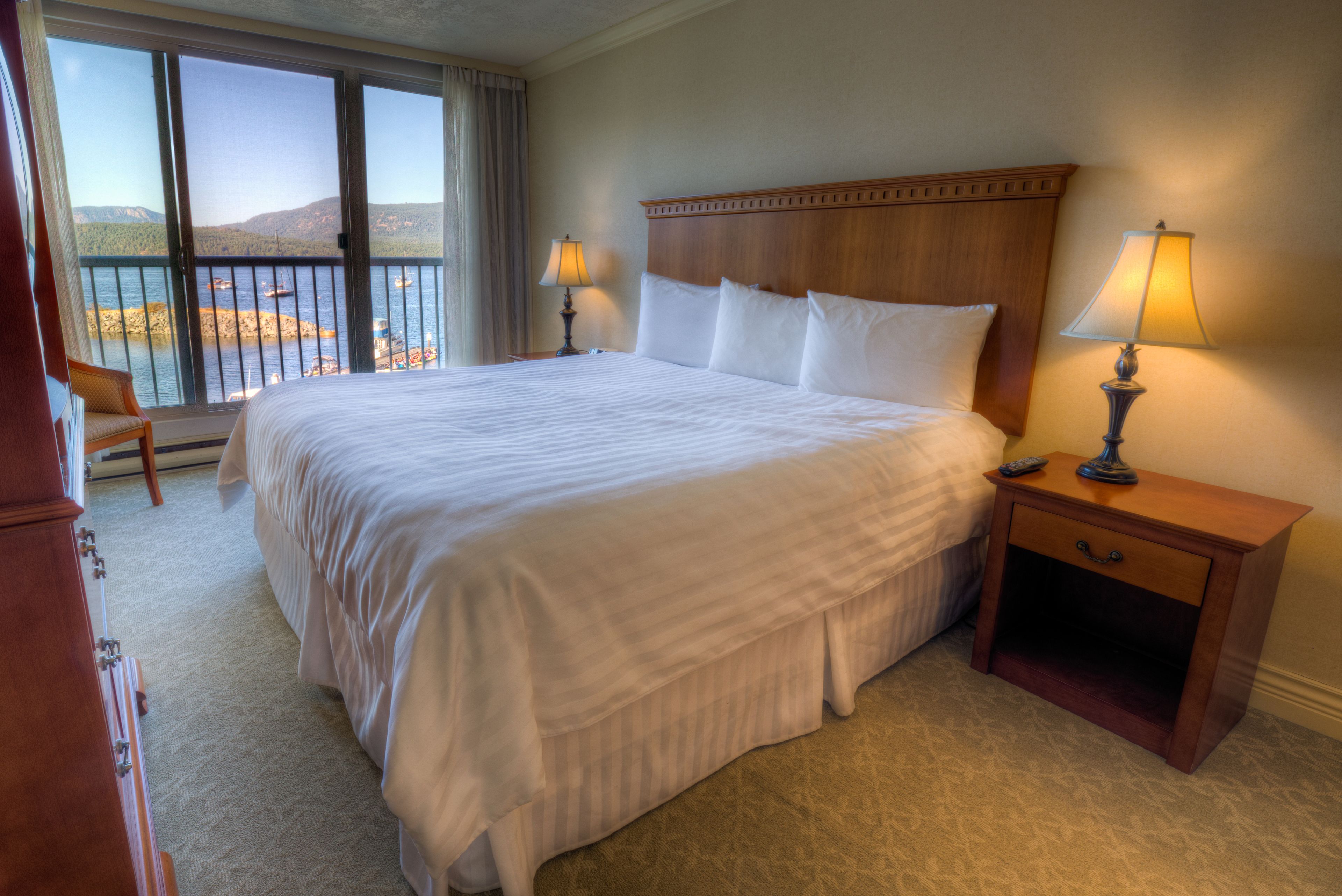 standard suite, 1 bedroom, ocean view | 1 bedroom, hypo-allergenic bedding, down duvets, in-room safe