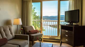 Suite – standard, 1 soverom, havutsikt | Oppholdsrom | En 43-tommers TV med kabel-kanaler