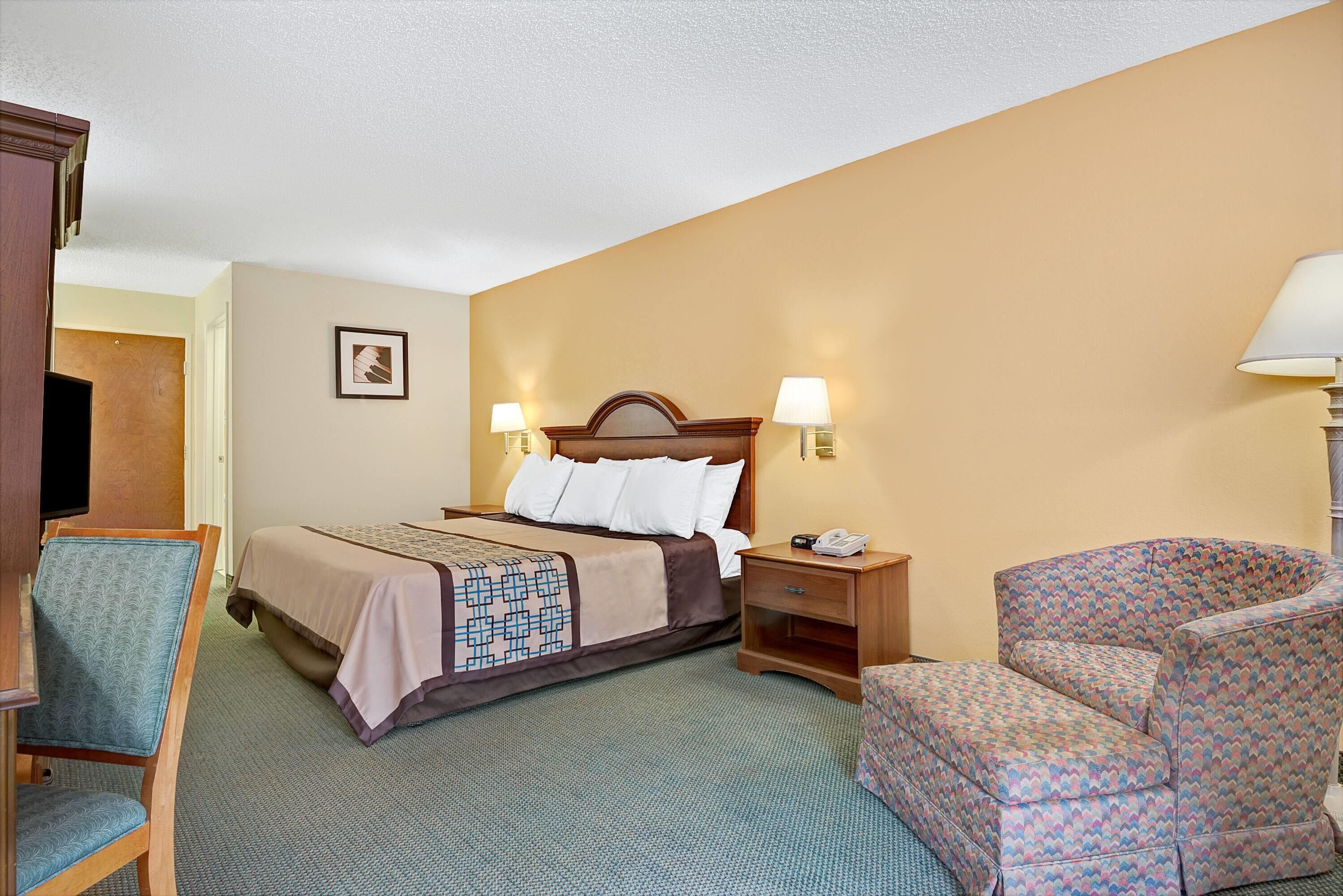 Standard Room, 1 King Bed, Accessible