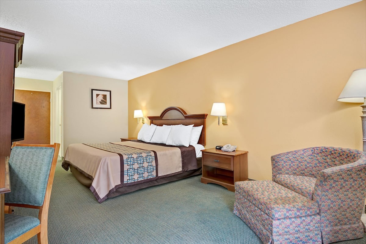 Standard Room, 1 King Bed, Accessible