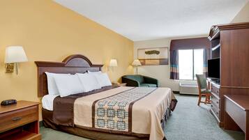 Standaard kamer, 1 kingsize bed | Een bureau, verduisterende gordijnen, een strijkplank/strijkijzer