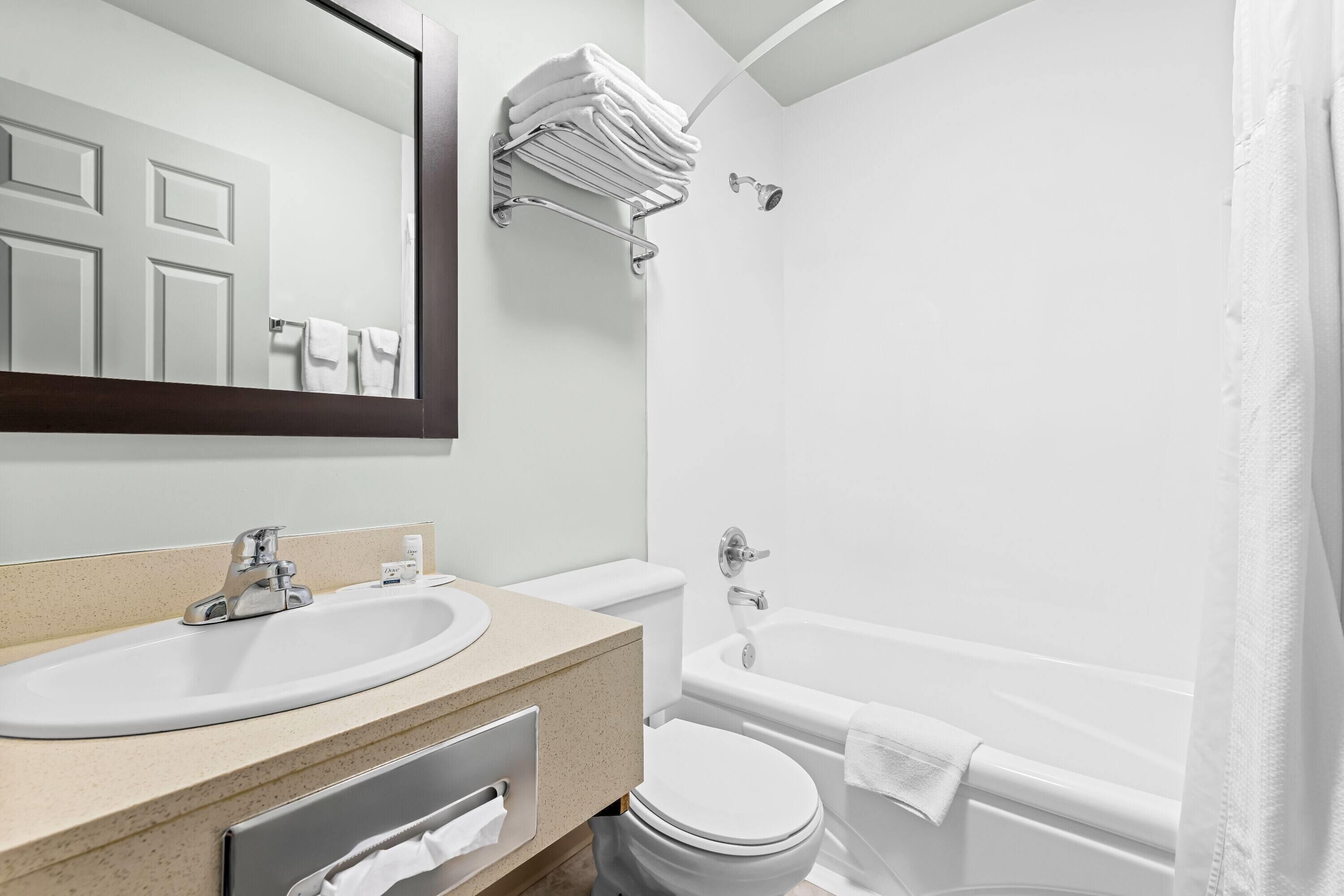 standard room, 1 queen bed | bathroom | free toiletries, hair dryer, towels, soap