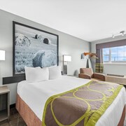 Super 8 by Wyndham Saskatoon Near Saskatoon Airport