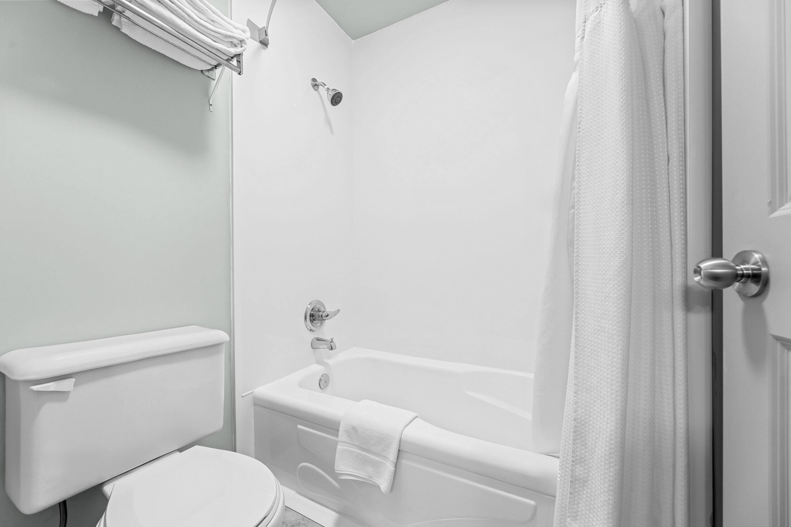 business room, 1 king bed | bathroom | free toiletries, hair dryer, towels, soap