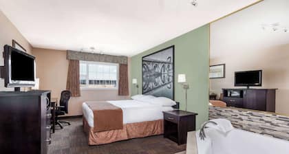 Super 8 by Wyndham Saskatoon Near Saskatoon Airport