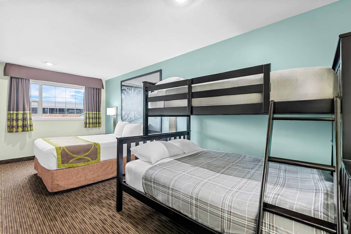 Suite, Multiple Beds, Non Smoking | Desk, laptop workspace, soundproofing, iron/ironing board