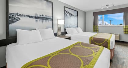 Super 8 by Wyndham Saskatoon Near Saskatoon Airport