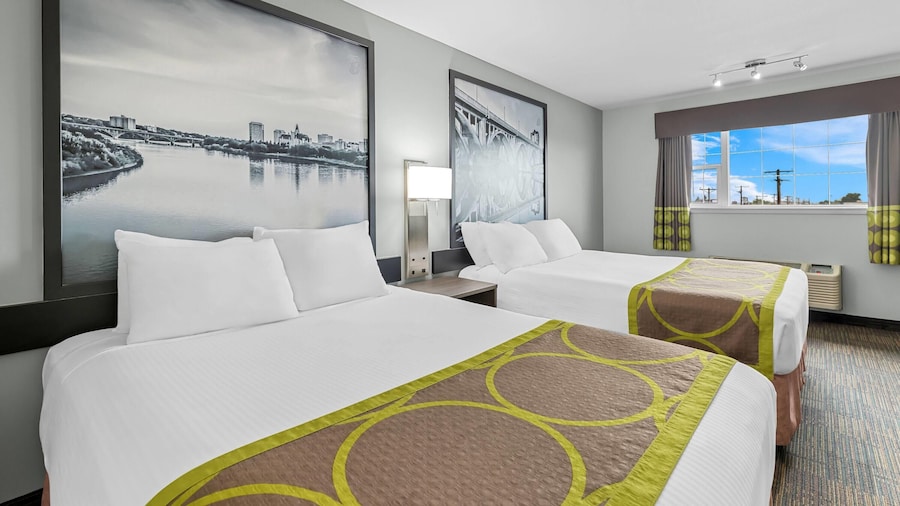 Super 8 by Wyndham Saskatoon Near Saskatoon Airport