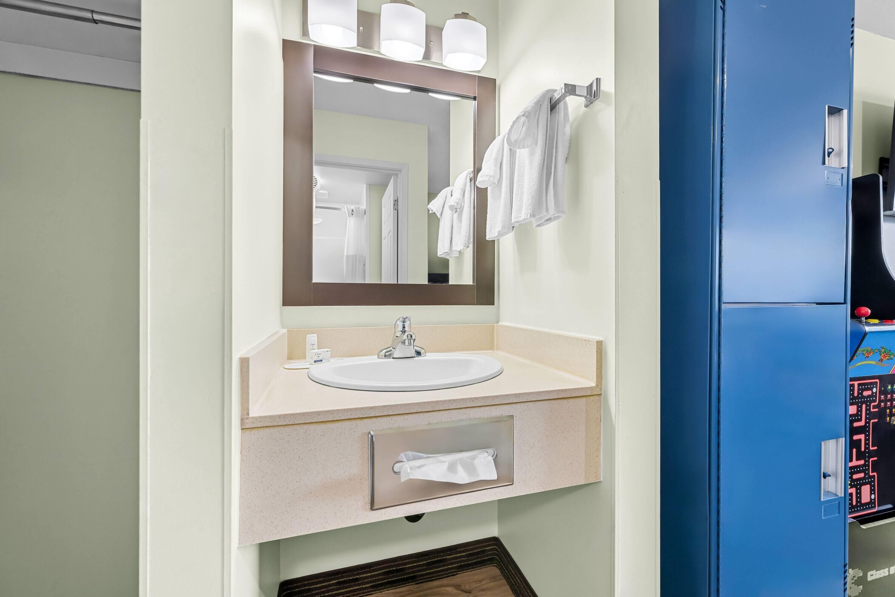 suite, multiple beds, non smoking | bathroom | free toiletries, hair dryer, towels, soap