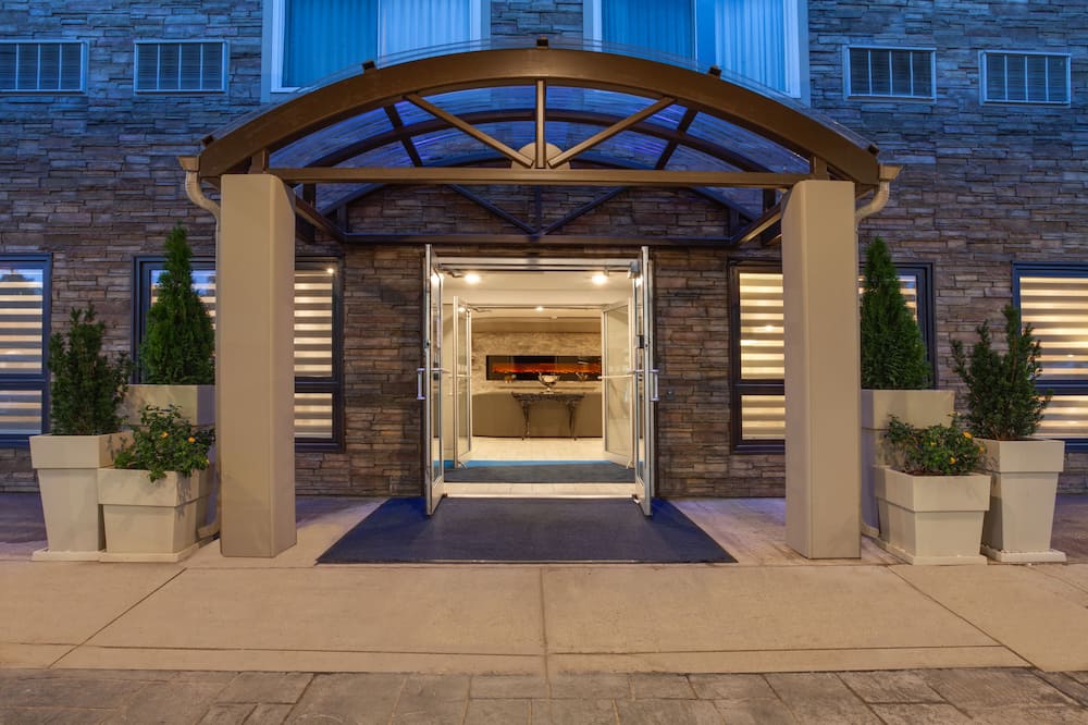 Holiday Inn Express & Suites Fredericton by IHG