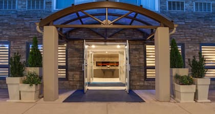 Holiday Inn Express & Suites Fredericton by IHG