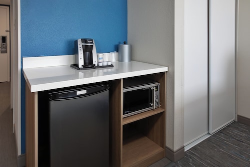 Holiday Inn Express & Suites Fredericton by IHG