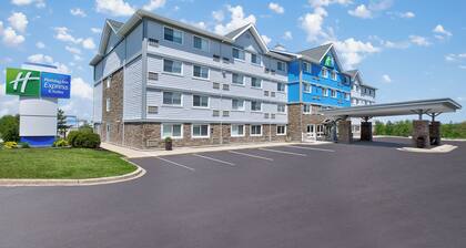 Holiday Inn Express & Suites Fredericton by IHG