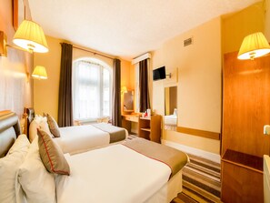 Meja kerja, setrika/meja setrika, Wi-Fi gratis, dan seprai linen