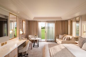 Suite luxueuse | Bureau, espace de travail pour ordinateurs portables
