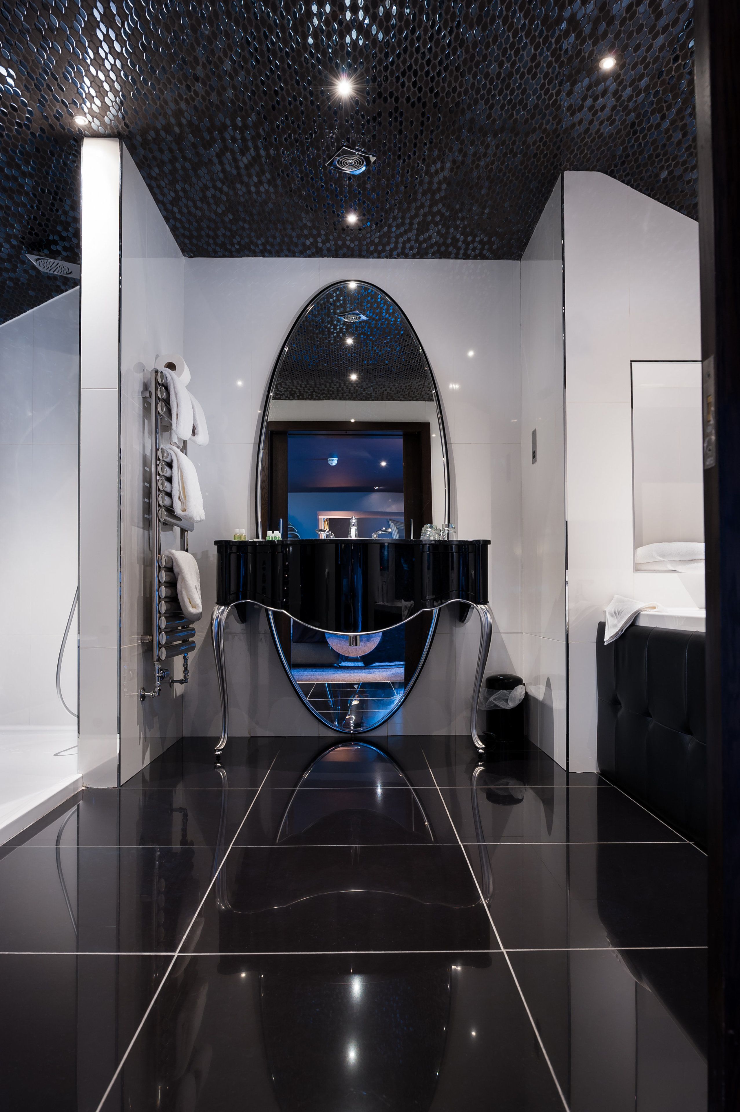 cygnet suite | bathroom | combined shower/bathtub, designer toiletries, hair dryer, towels