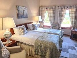 Ropa de cama hipoalergénica, escritorio y wifi gratis 