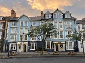 Exterior - Harry's Hotel (Aberystwyth)