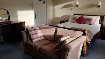 Deluxe Double Room 4 | Iron/ironing board, free WiFi