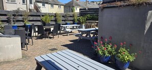 Garden - Harry's Hotel (Aberystwyth)