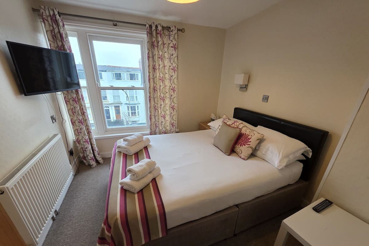 شقة - غرفتا نوم - في مبنى ملحق | مكواة/لوح كي وواي فاي مجانًا