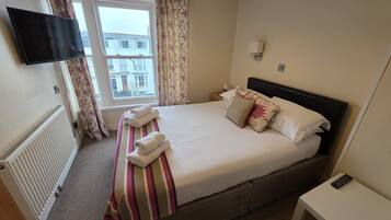 Apartment, 2 Bedrooms, Annex Building | Iron/ironing board, free WiFi