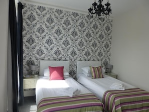 Twin Room 2 | Tabla de planchar con plancha y wifi gratis