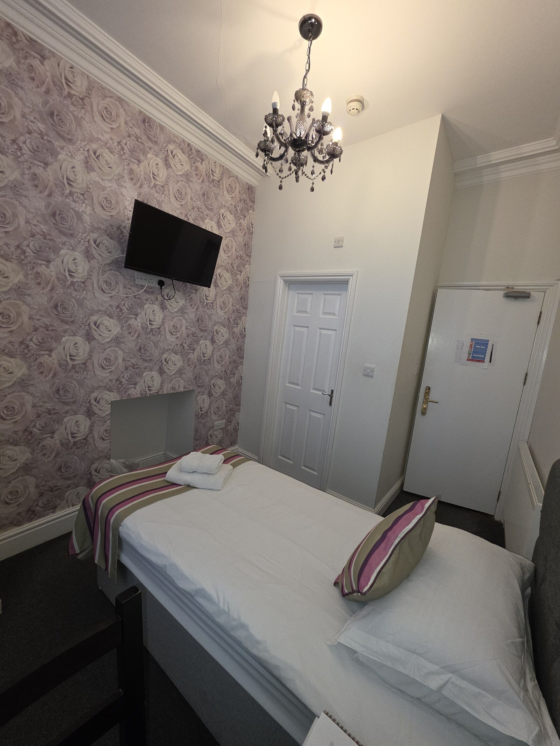 Single Room 19 | Iron/ironing board, free WiFi