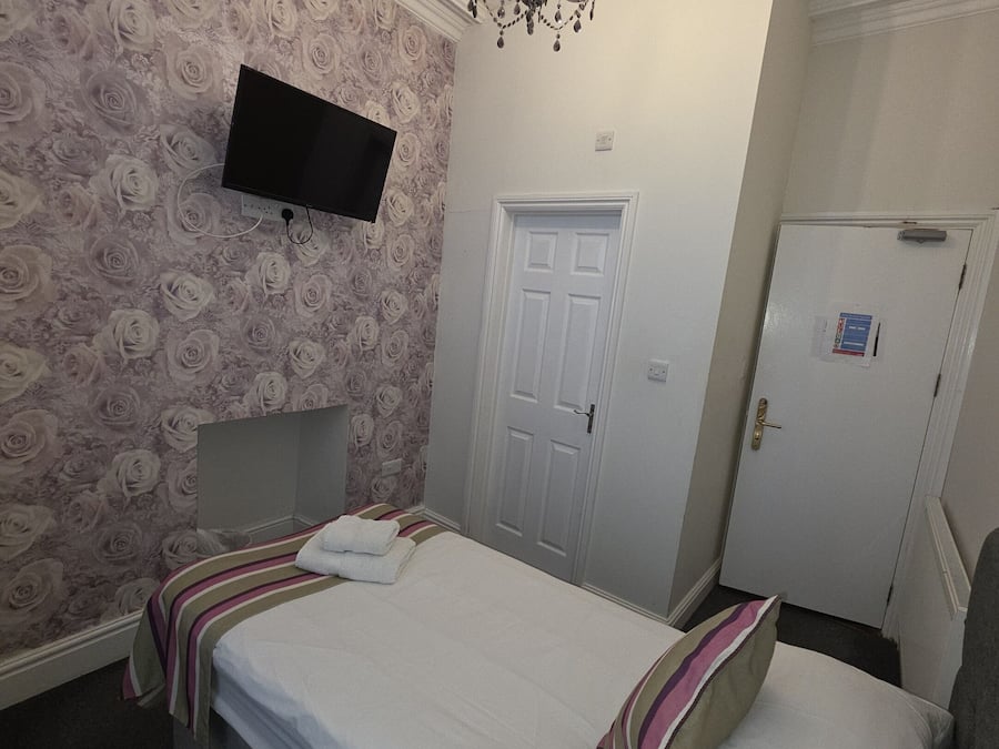 Single Room 19 | Iron/ironing board, free WiFi