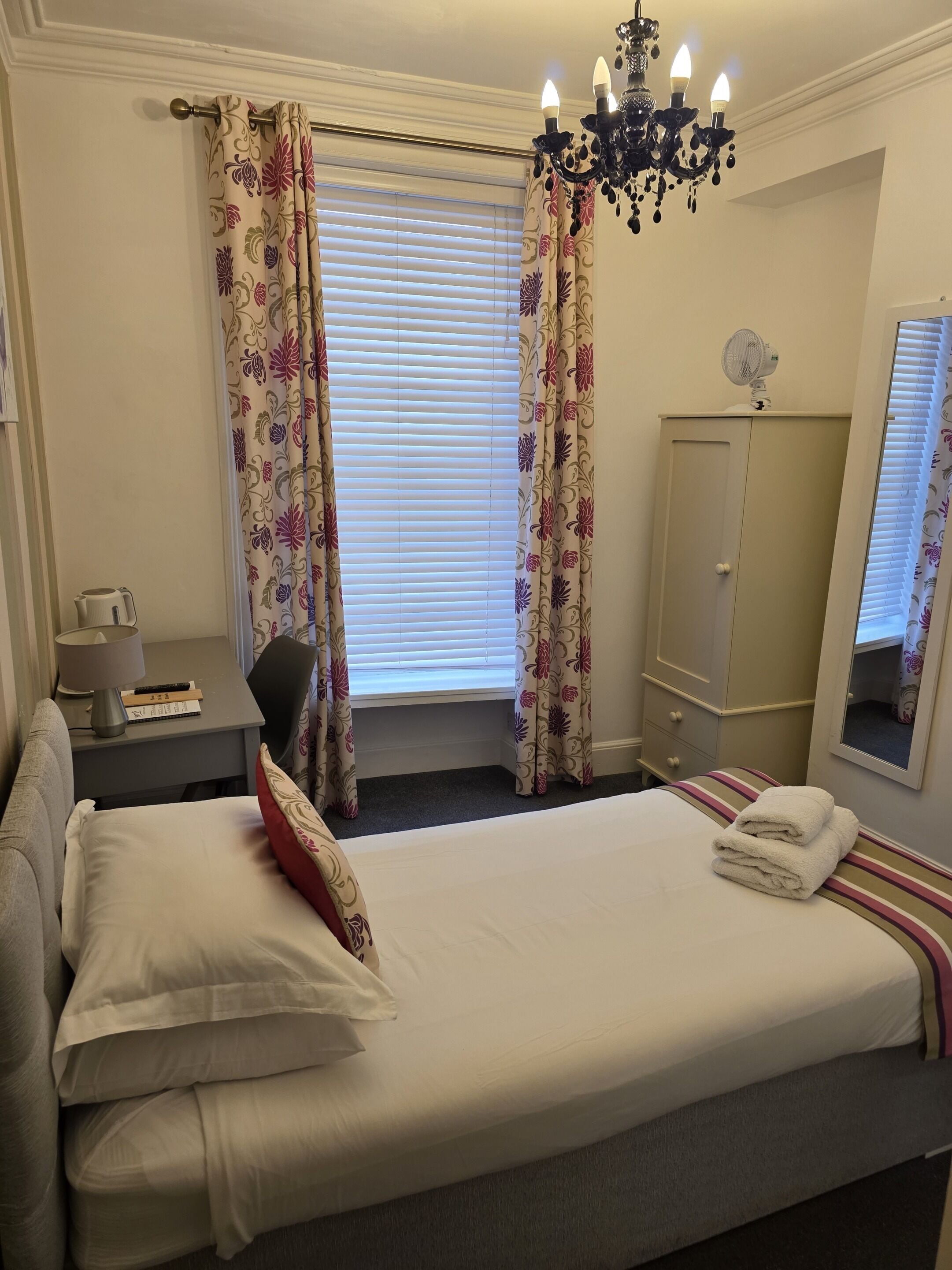 Single Room 19 | 熨斗/熨板、免费 WiFi