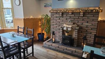 Lunch and dinner served