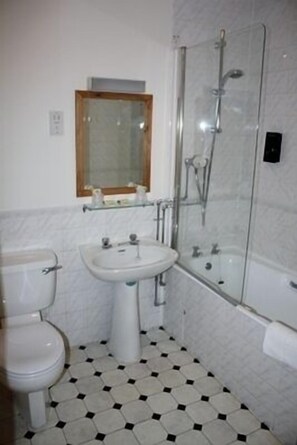 Combined shower/bathtub, free toiletries, hair dryer, towels