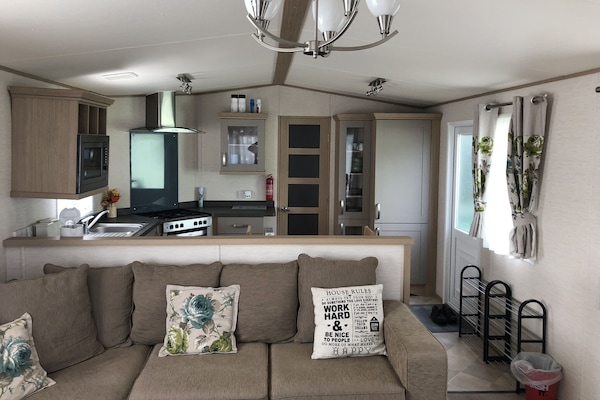 Mobile Home, Private Bathroom | Lounge