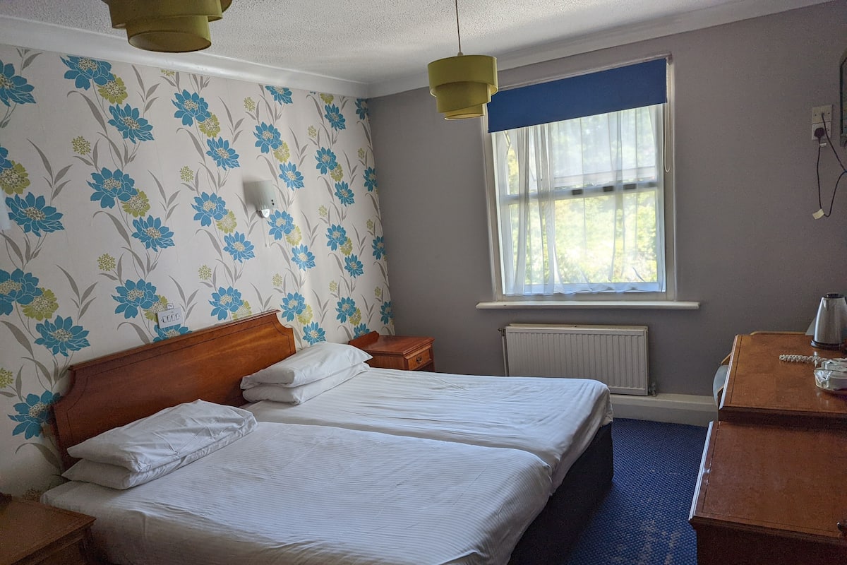 Standard King or Twin | Desk, iron/ironing board, free WiFi, bed sheets