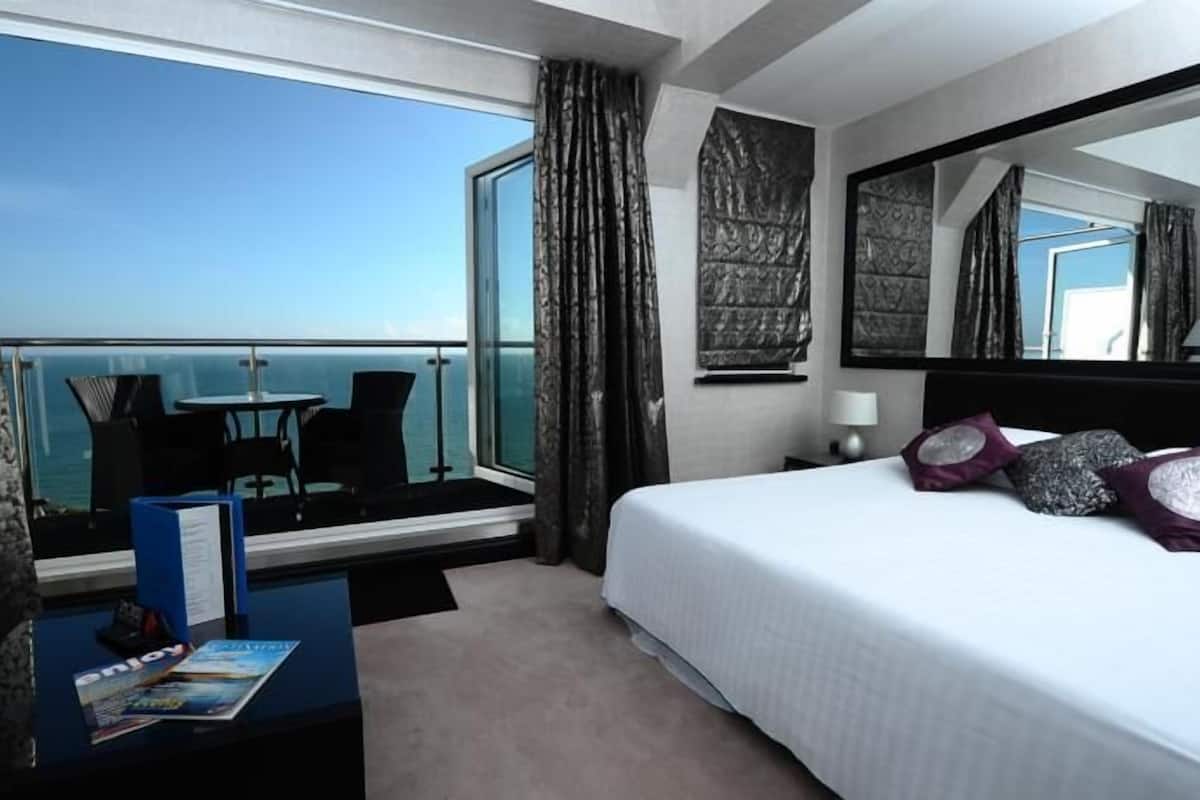 Desk, iron/ironing board (on request), WiFi (free), bed sheets