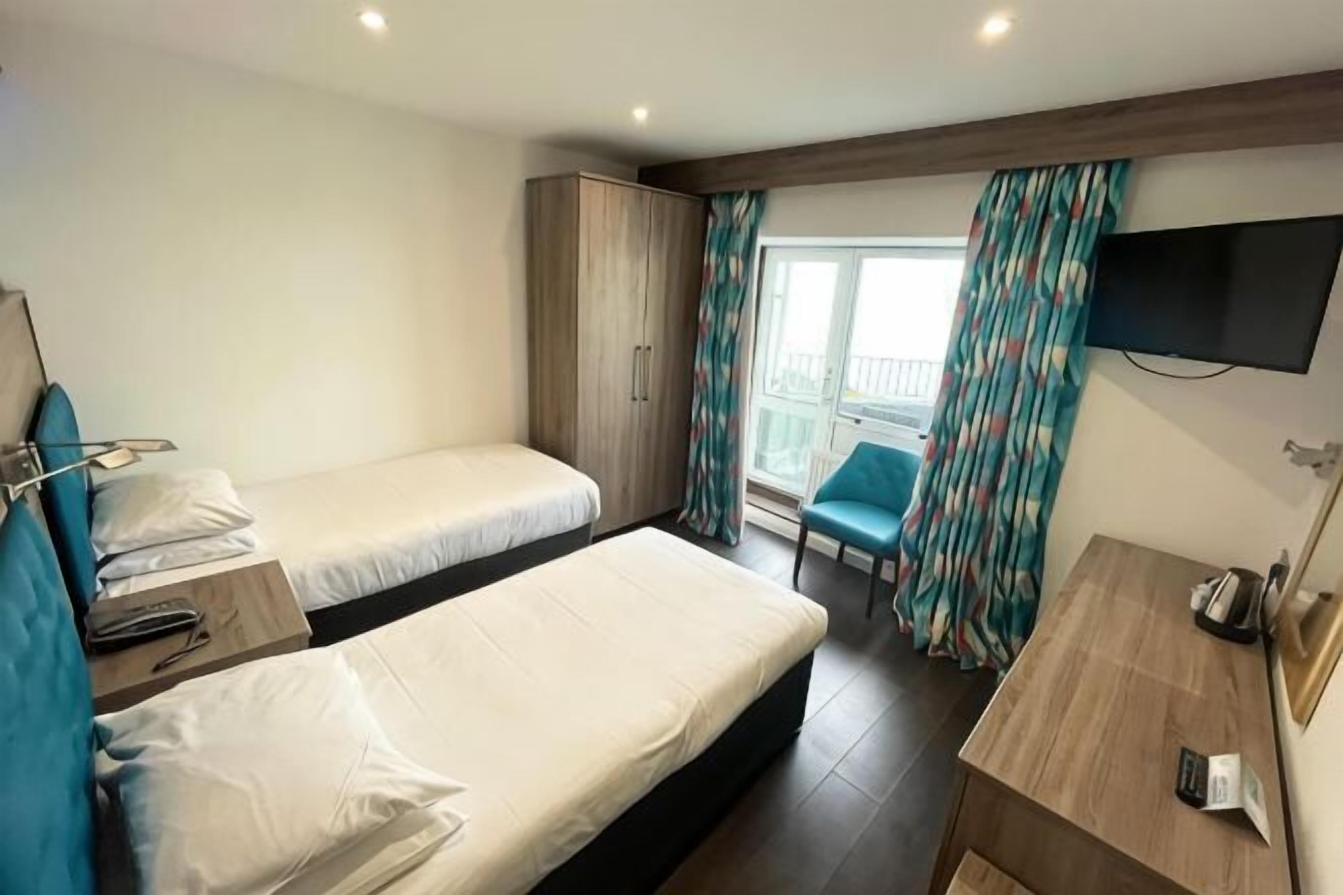 Desk, iron/ironing board (on request), WiFi (free), bed sheets
