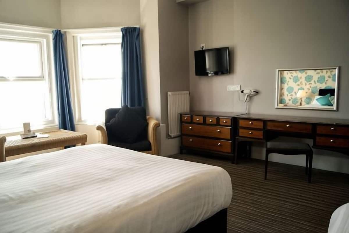 Desk, iron/ironing board (on request), WiFi (free), bed sheets
