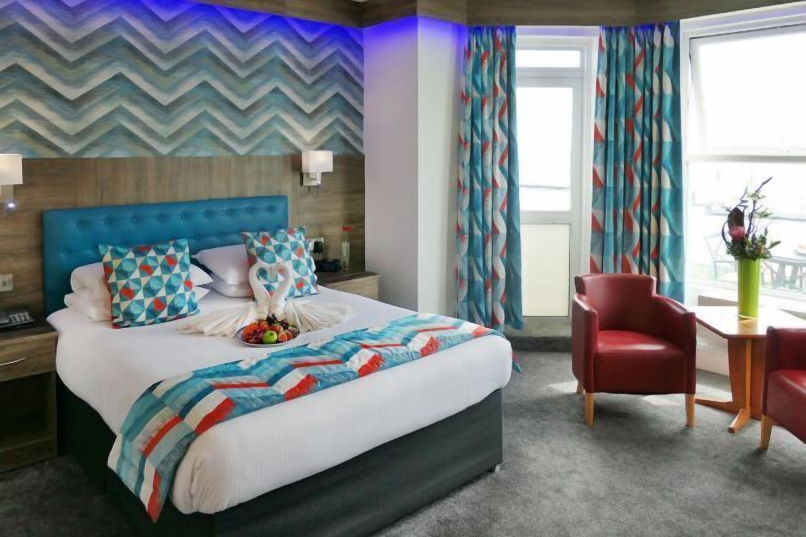 Desk, iron/ironing board (on request), WiFi (free), bed sheets