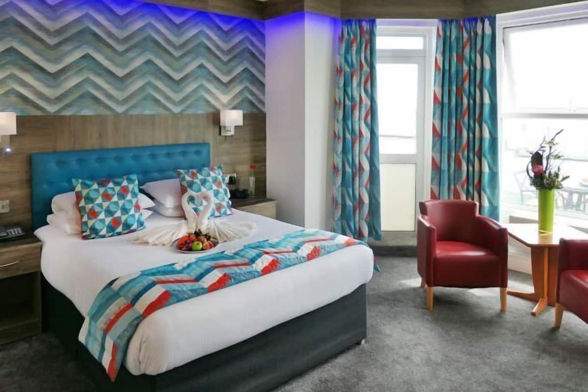 Desk, iron/ironing board (on request), WiFi (free), bed sheets