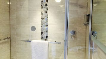 Luksus-dobbeltrom, 1 dobbeltseng, eget bad | Dusj på badet