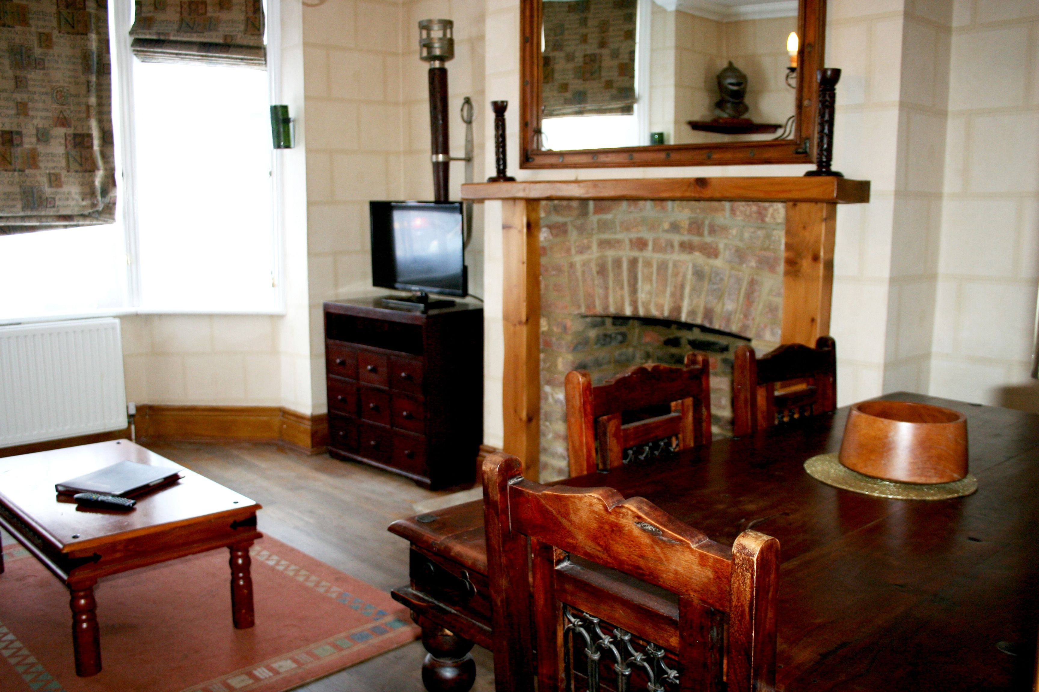 Family Room, 1 Bedroom, Ensuite | Living room