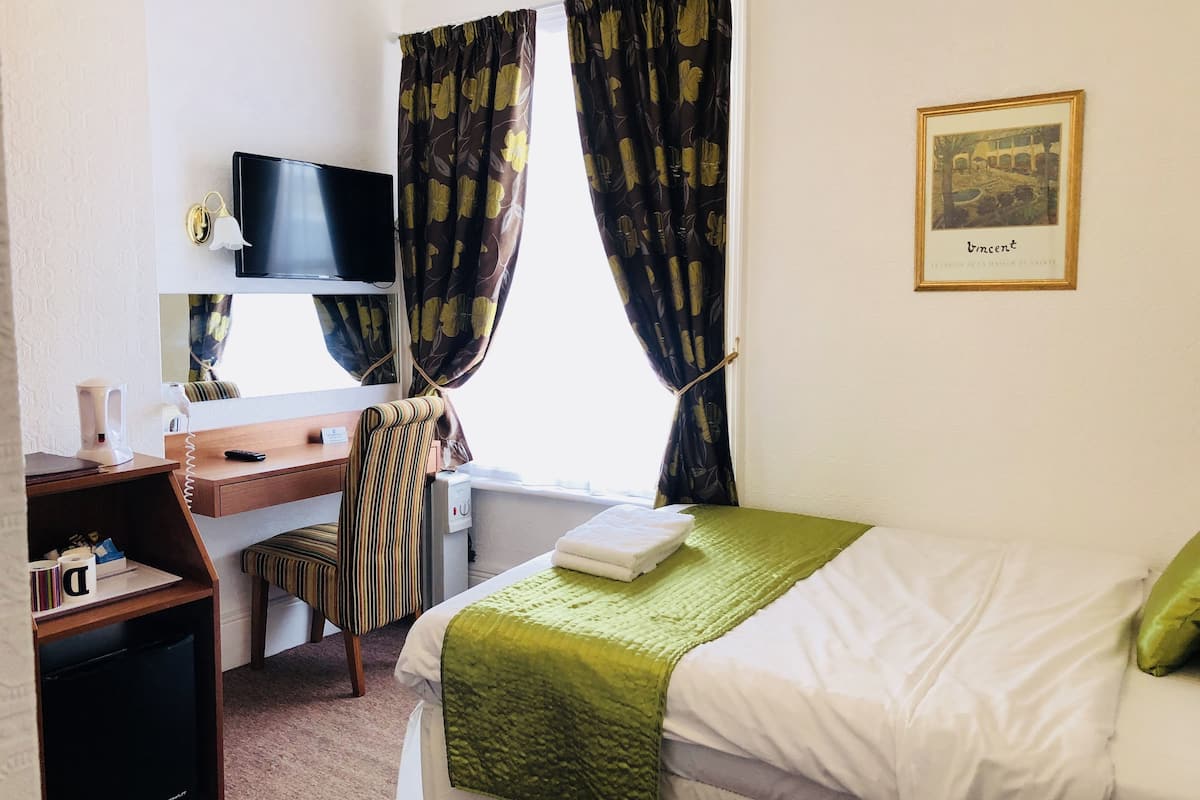 Desk, iron/ironing board, free WiFi, bed sheets