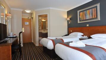 Twin Room, 2 Twin Beds, Non Smoking | Desk, iron/ironing board, free WiFi, bed sheets