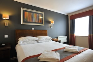 Desk, iron/ironing board, free WiFi, bed sheets