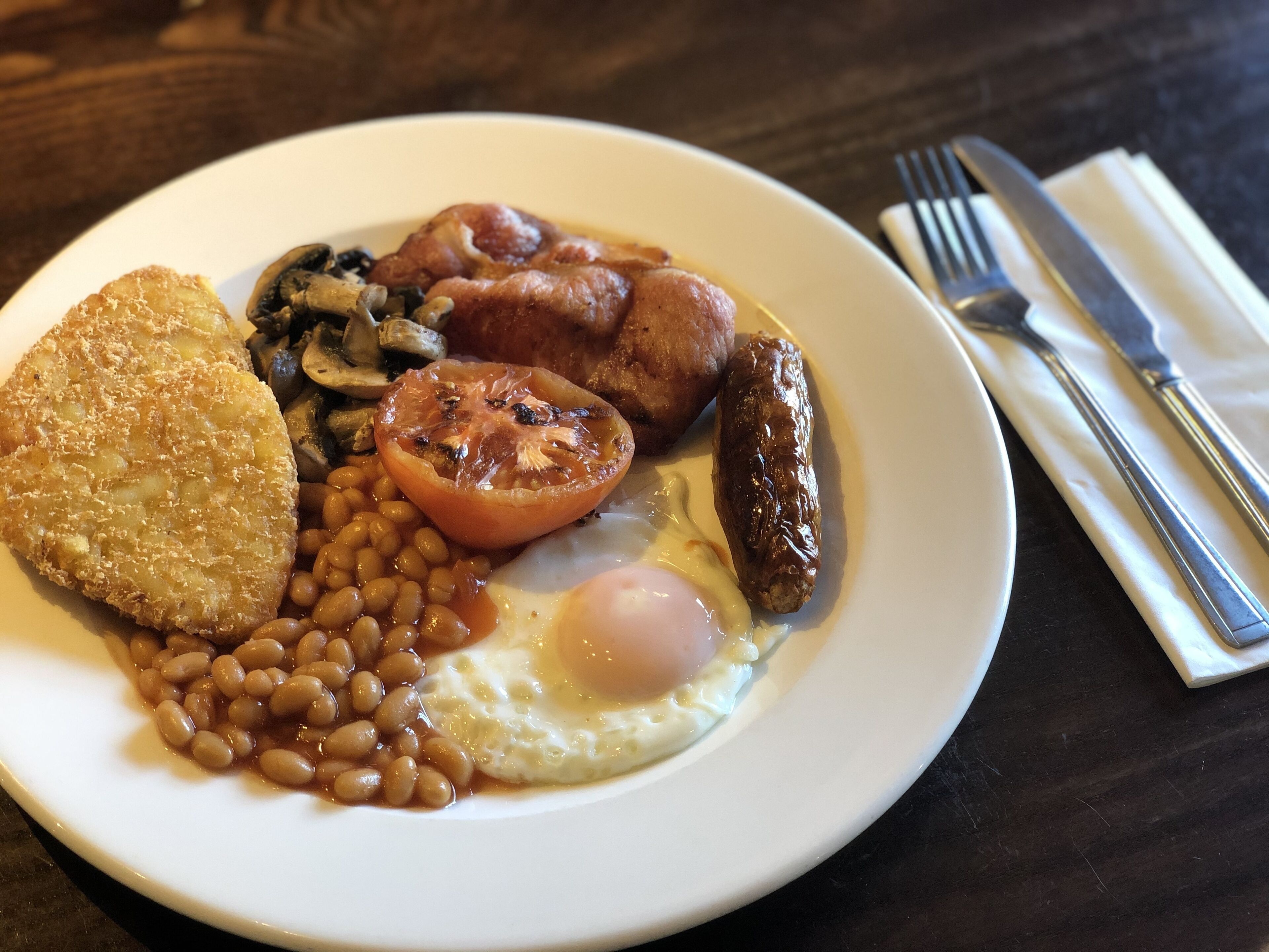 daily full breakfast (gbp 9.00 per person)