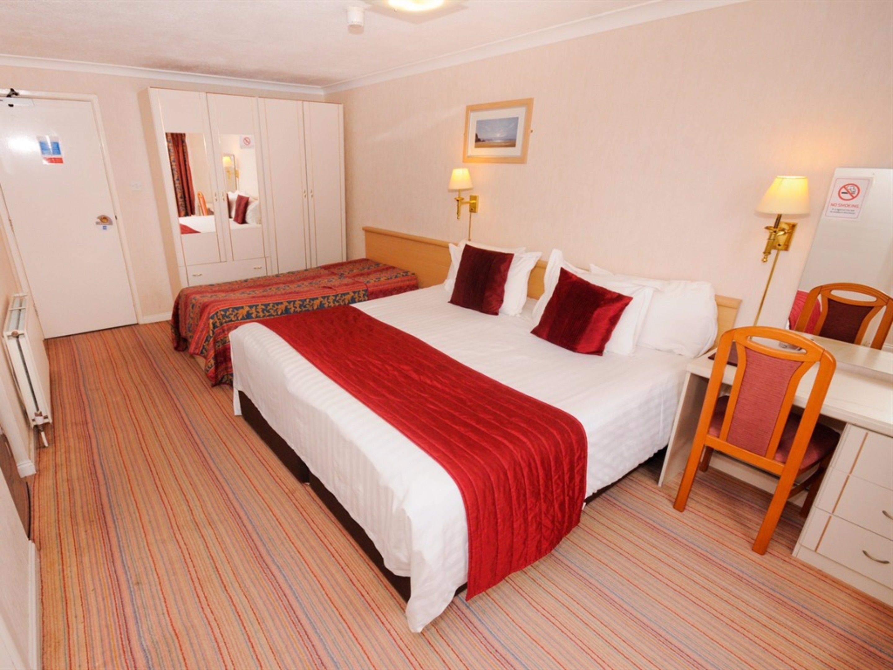 Triple Room, Ensuite | Individually decorated, individually furnished, desk, free WiFi